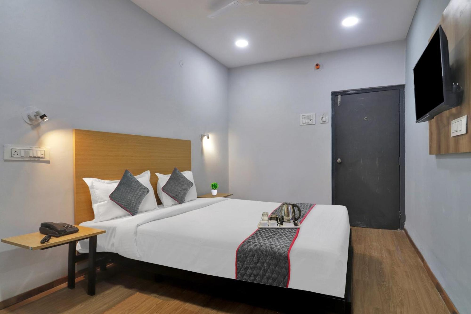 Townhouse S Continental Hotell Hyderabad Eksteriør bilde