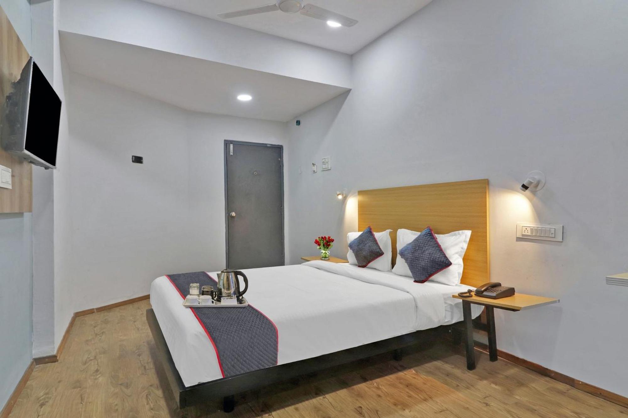 Townhouse S Continental Hotell Hyderabad Eksteriør bilde