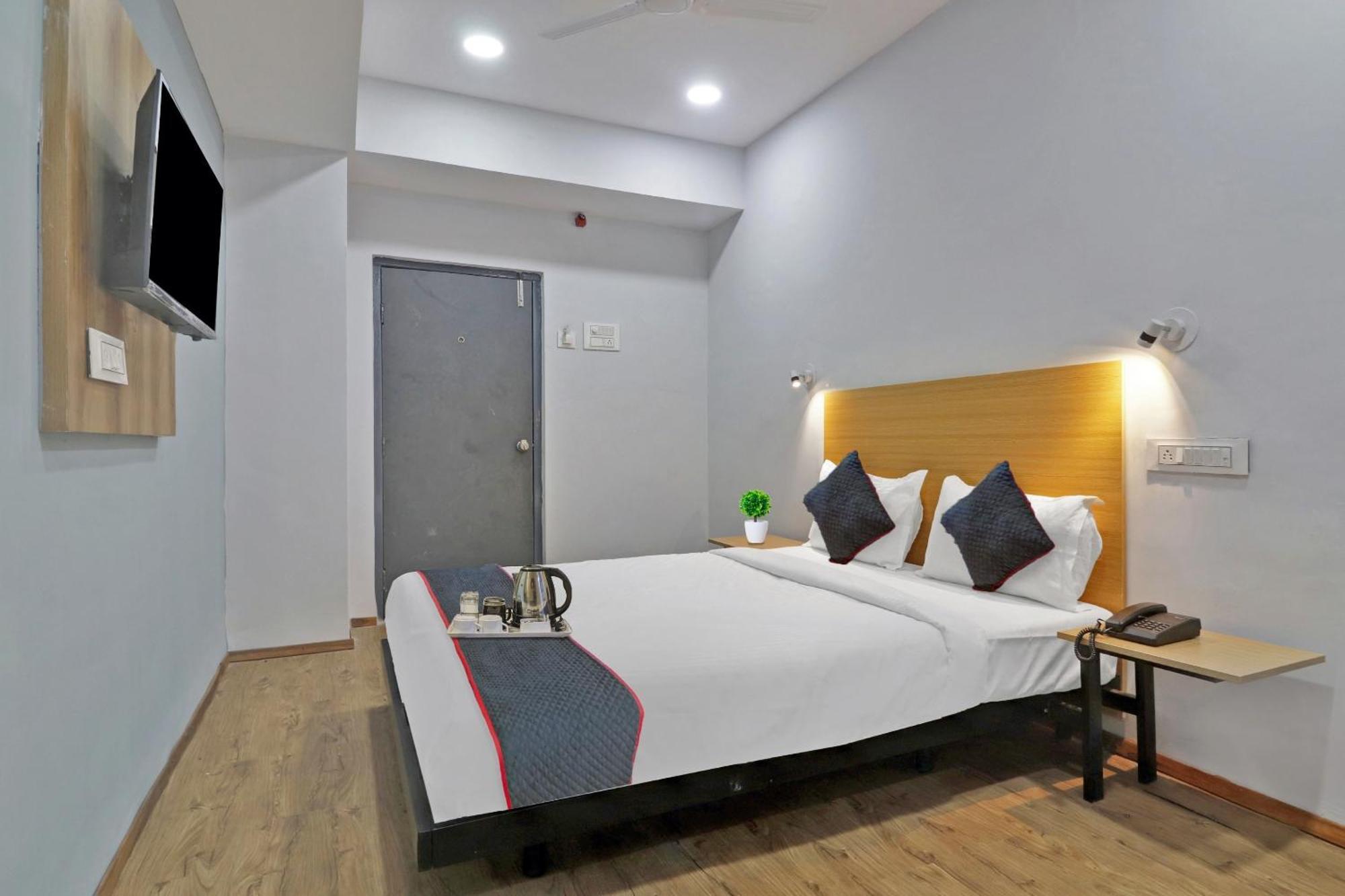 Townhouse S Continental Hotell Hyderabad Eksteriør bilde
