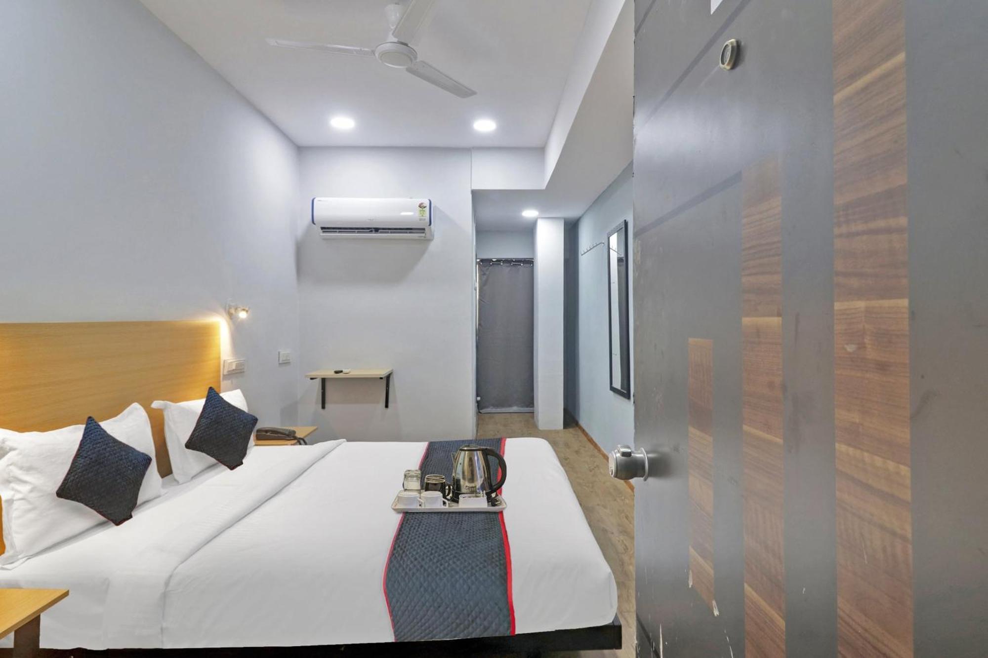 Townhouse S Continental Hotell Hyderabad Eksteriør bilde
