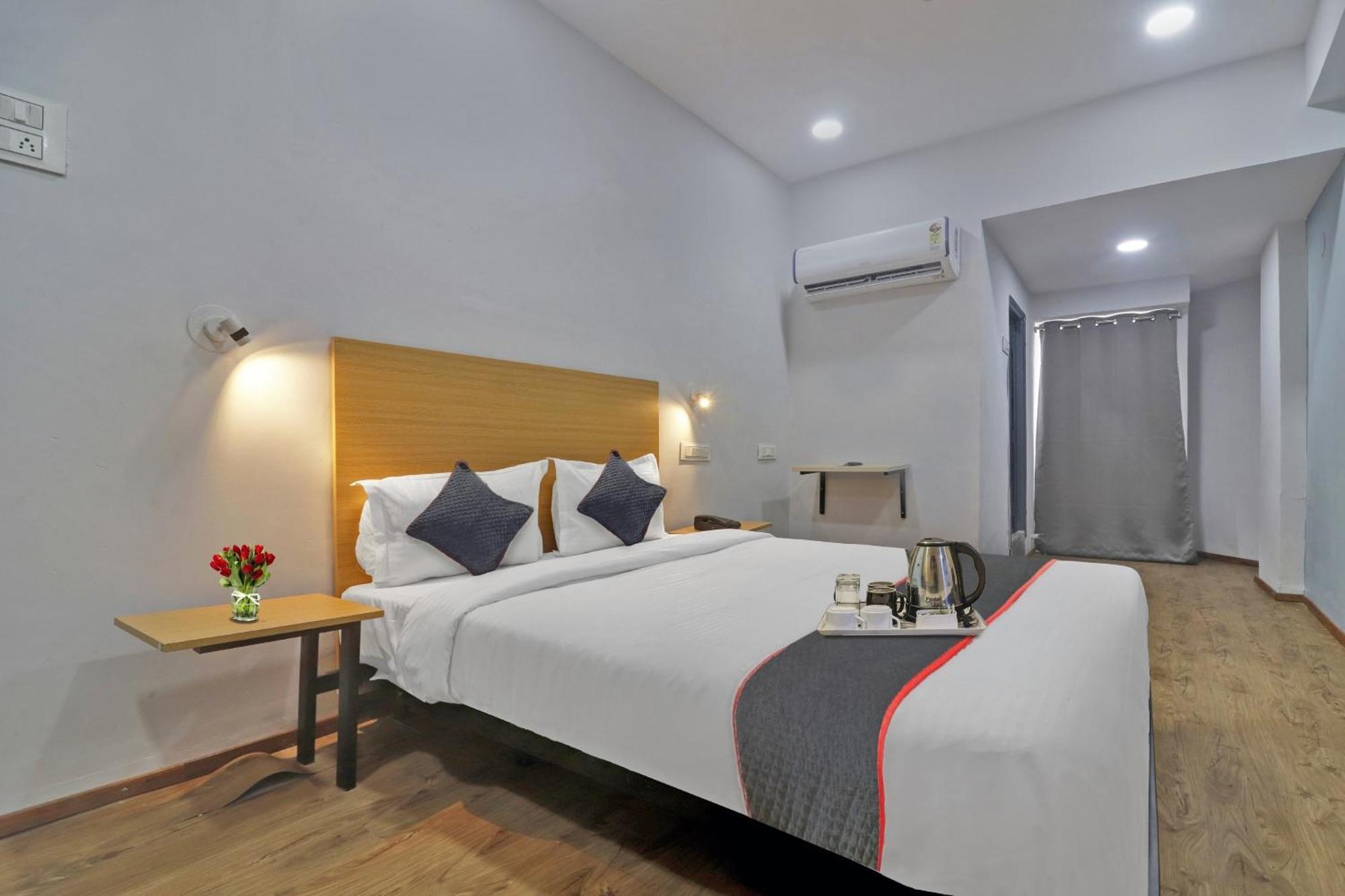 Townhouse S Continental Hotell Hyderabad Eksteriør bilde