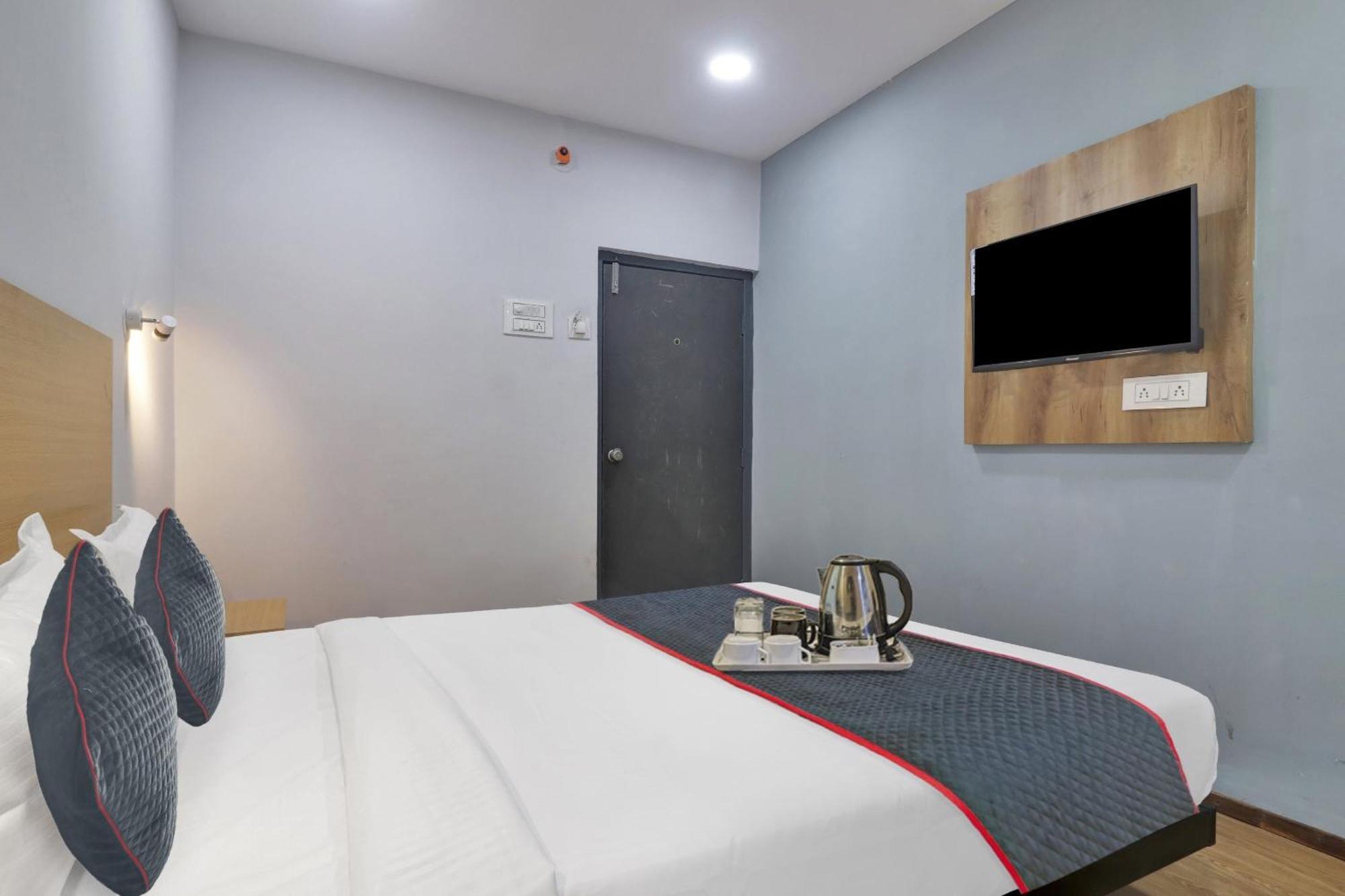Townhouse S Continental Hotell Hyderabad Eksteriør bilde